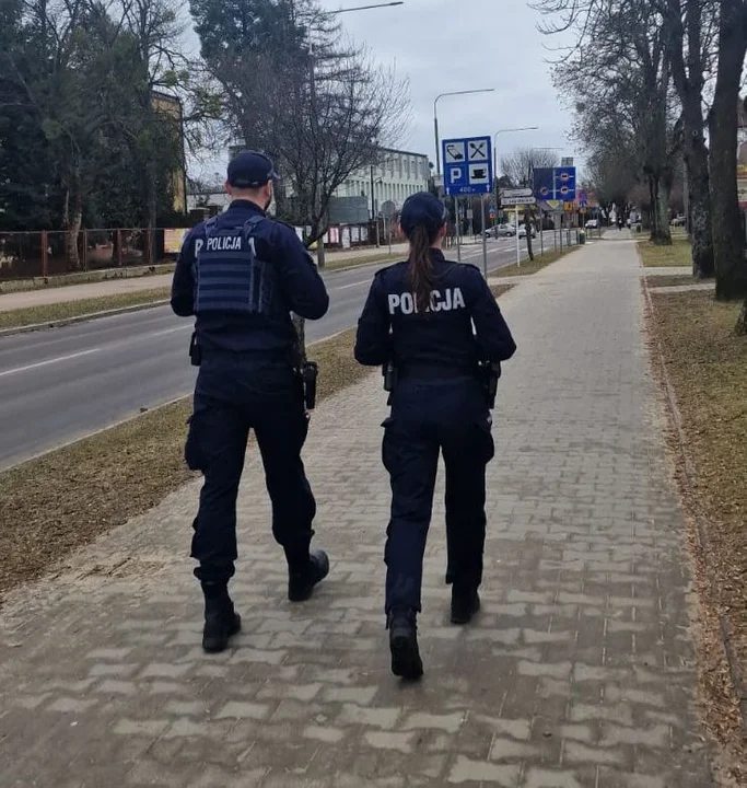 Województwo lubelskie: Zasłabł i dostał ataku epilepsji. Policjanci ruszyli z pomocą - Zdjęcie główne