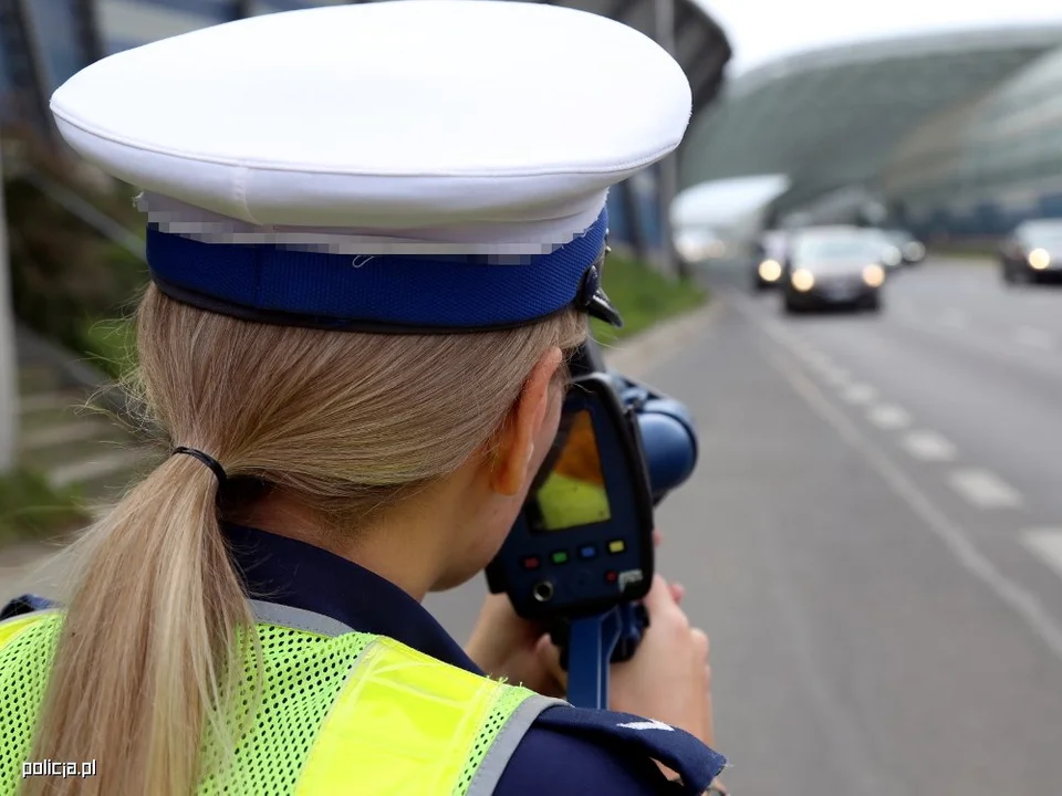 Policja prowadzi wzmożone kontrole prędkości na drogach - Zdjęcie główne