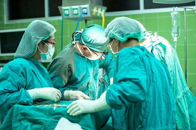Lekarze z Lublina przeprowadzili kolejną nowatorską operację. Odtworzyli skórę głowy - Zdjęcie główne