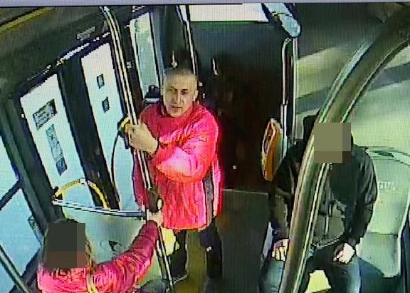 Lublin: Wandal zniszczył biletomat w autobusie. Szuka go policja - Zdjęcie główne