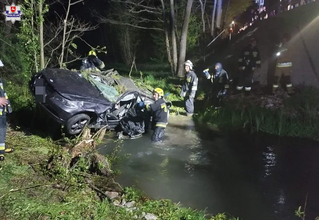Pod Świdnikiem pijany kierowca BMW skończył jazdę w rzece - Zdjęcie główne