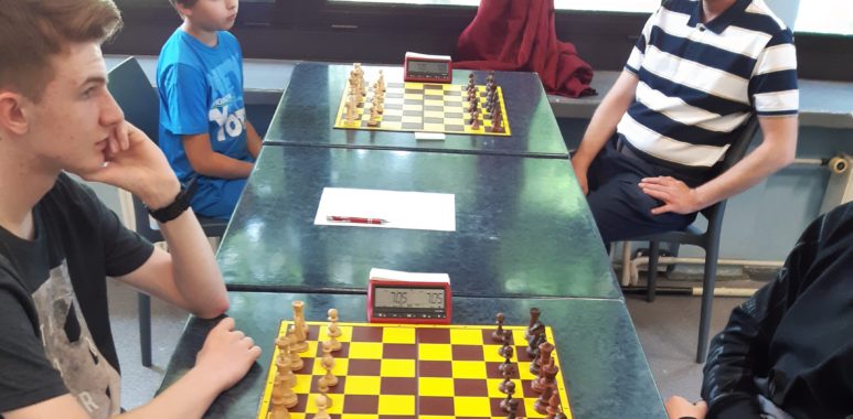 Turniej szachowy w niedzielę - Zdjęcie główne