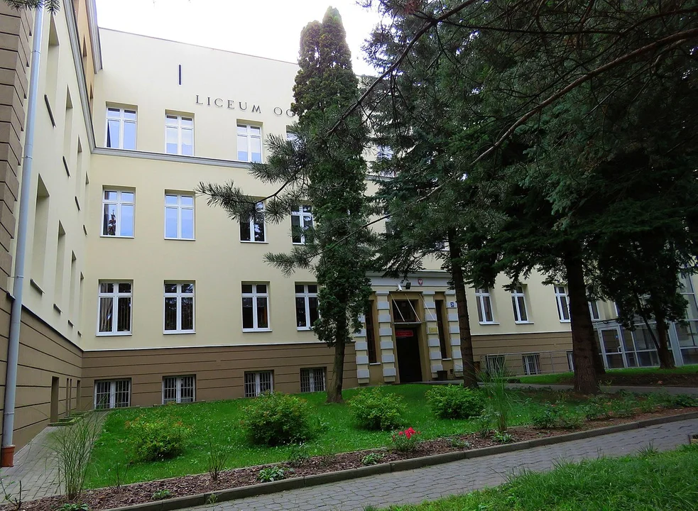 Lublin: Trwa budowa sali gimnastycznej przy "Staszicu". Uczniowie skorzystają z niej już w tym roku - Zdjęcie główne