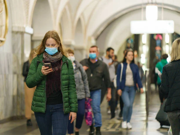 Koronawirus: Rośnie liczba zakażeń. Wrócą obostrzenia? Minister zdrowia zabrał głos - Zdjęcie główne