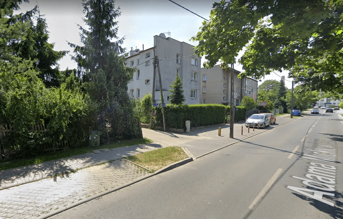 Lublin: Ogrodzenia i drzewa ograniczają widoczność kierowcom? Radny ma propozycje - Zdjęcie główne