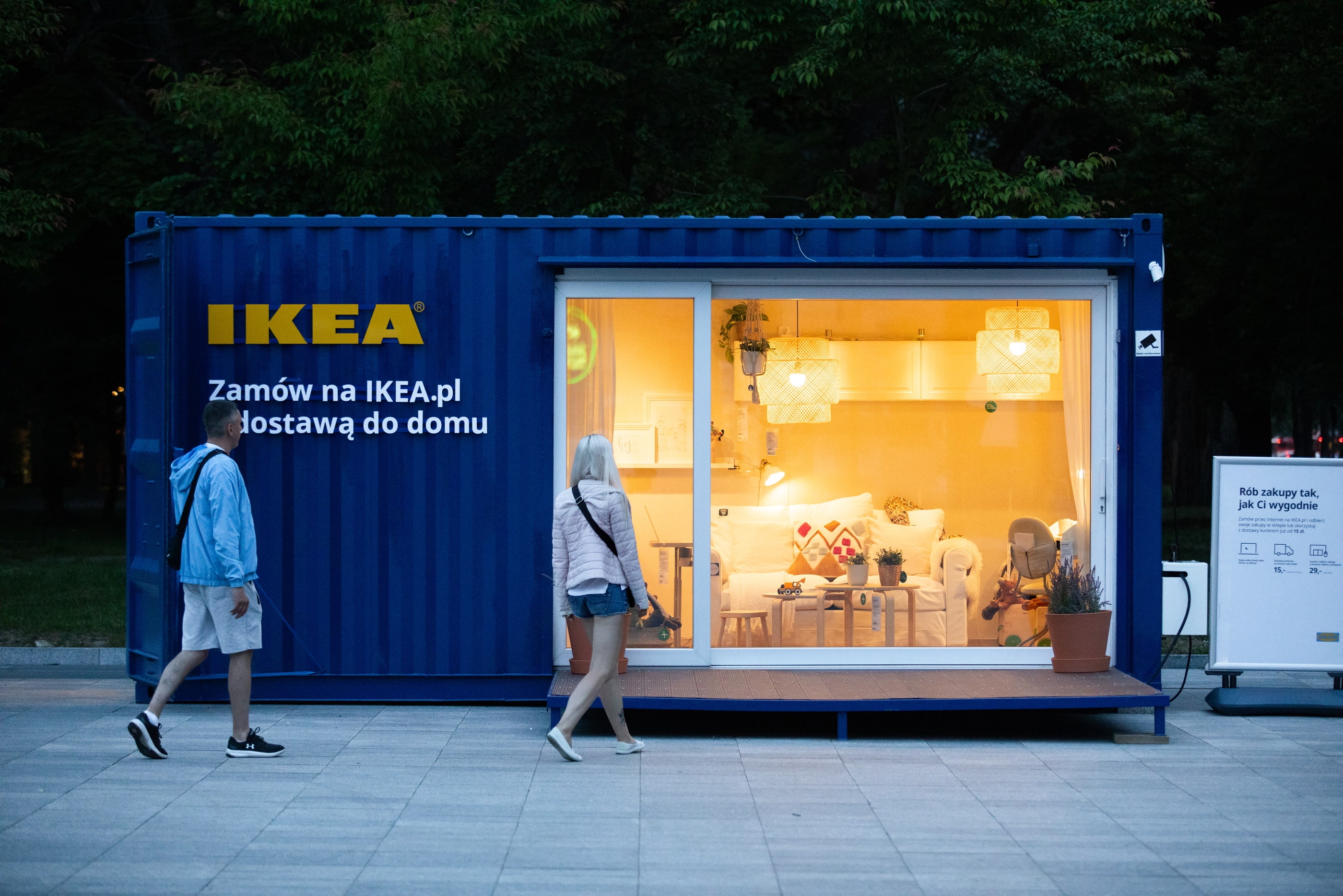 Lublin: pod CSK pojawił się niebieski kontener. To inicjatywa sklepu IKEA - Zdjęcie główne