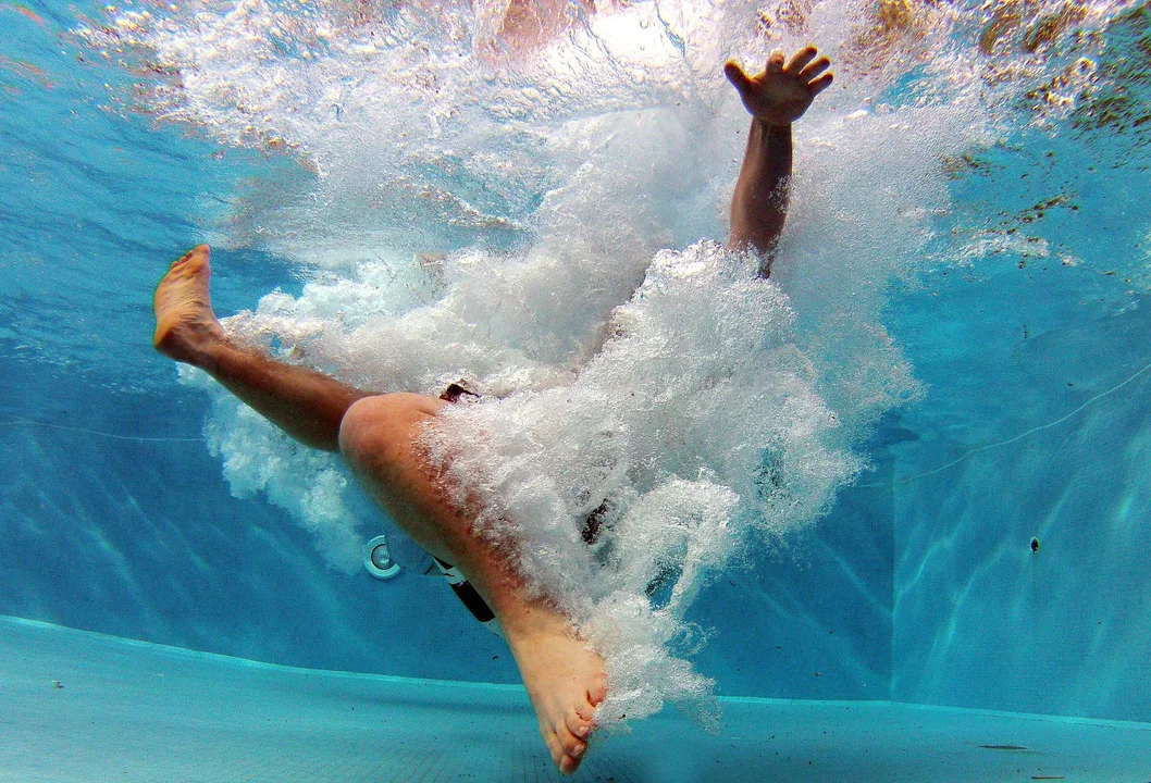 Z KRAJU: Nie żyje 9-letnia dziewczynka, utopiła się w basenie. Jak zapobiegać tragediom na wodą?  - Zdjęcie główne