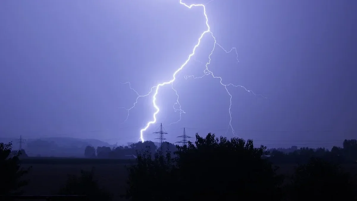 Alert  rozszerzony na województwo lubelskie. Lepiej schować to co może porwać wiatr - Zdjęcie główne