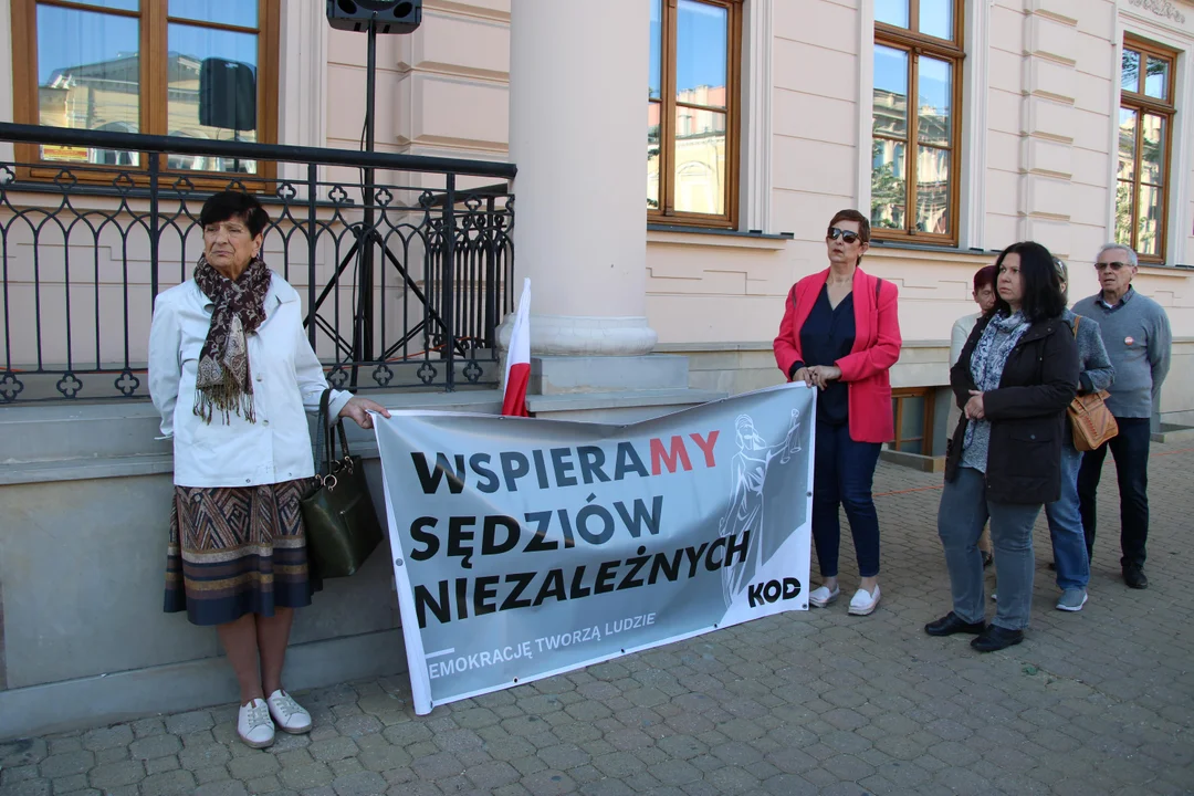 Lublin: Zamanifestowali swoje wsparcie dla niezależnych sędziów [GALERIA, WIDEO] - Zdjęcie główne