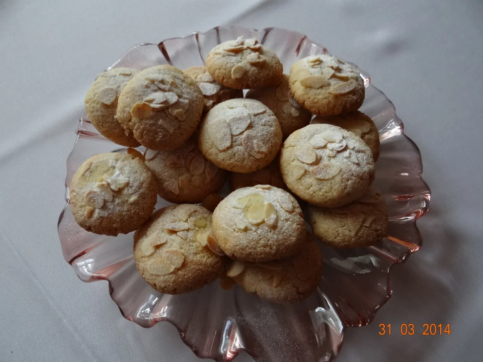 Ciasteczka migdałowe z kaszy manny - Zdjęcie główne