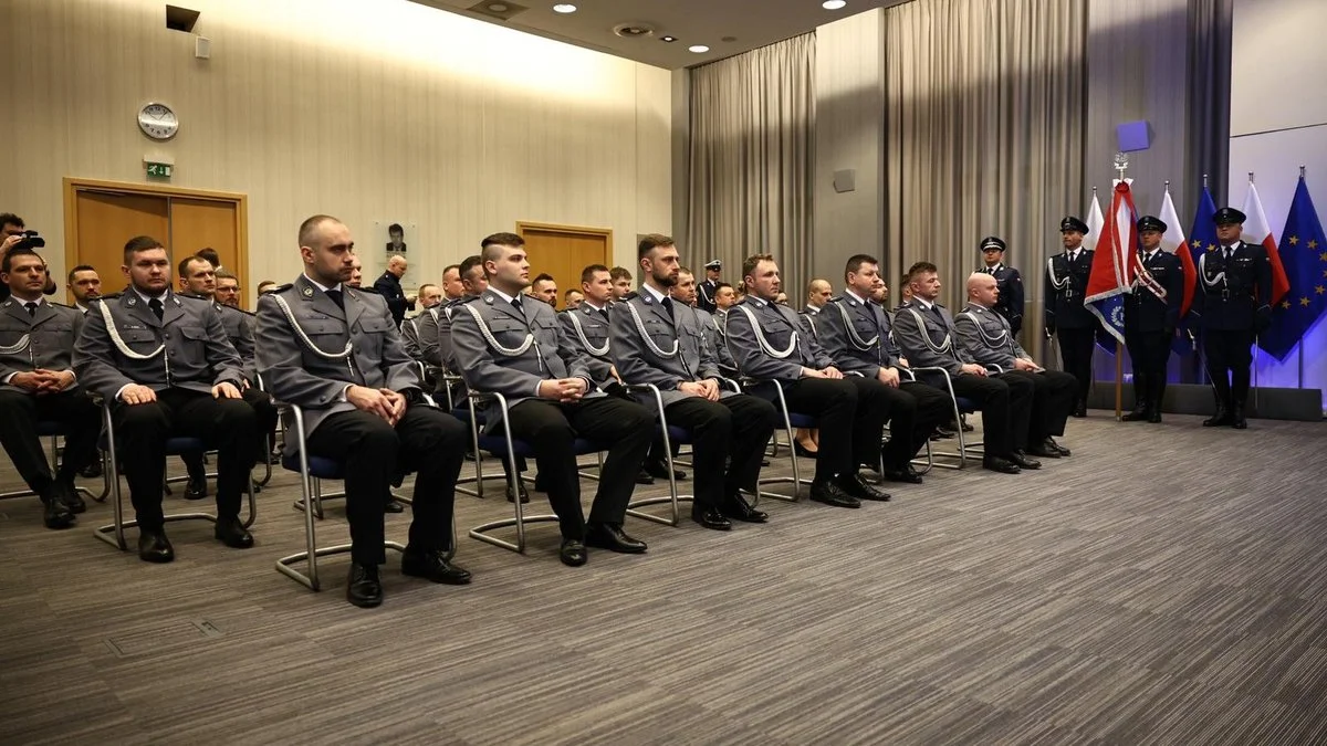 Policjanci z medalami od ministra Kamińskiego. Wśród nich puławscy funkcjonariusze - Zdjęcie główne