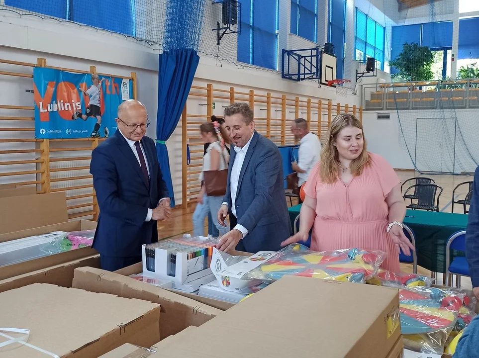 Lublin: Szkoły z największą liczbą ukraińskich uczniów dostaną prezent. To sprzęt od znanego sklepu - Zdjęcie główne
