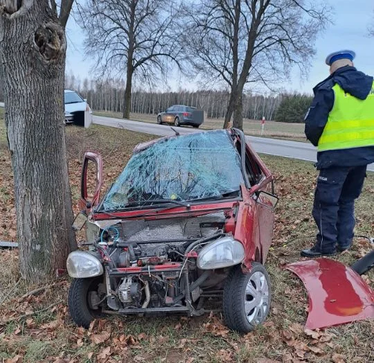 Lubelskie. Zderzenie dwóch aut na drodze wojewódzkiej. Jedno dachowało - Zdjęcie główne