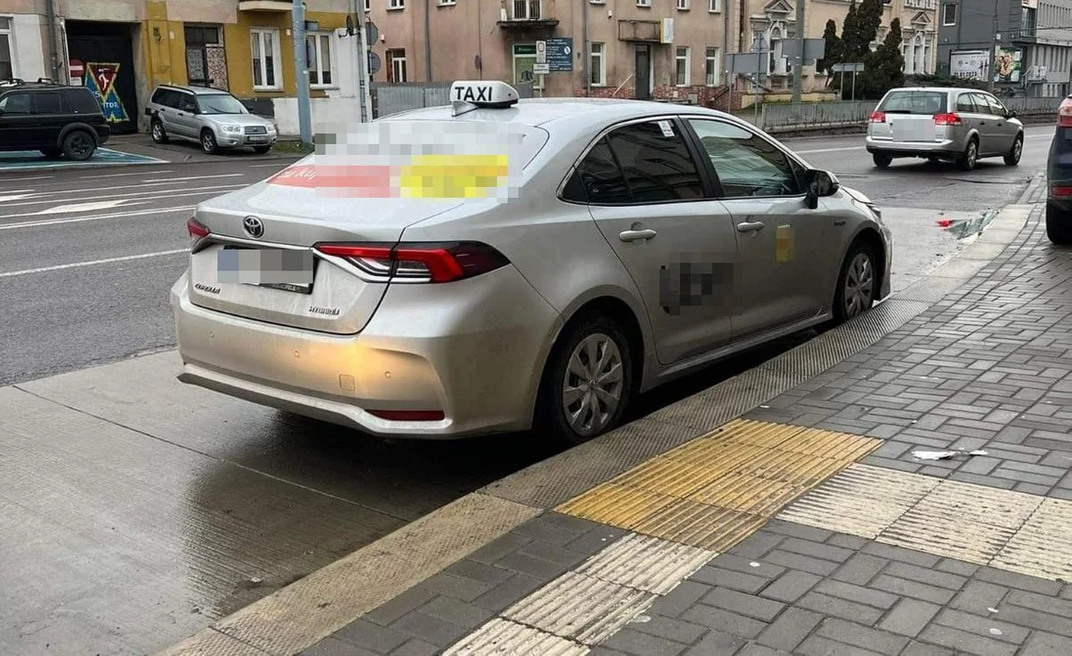 Lublin: Poszukiwanego kierowcę taksówki zatrzymało małżeństwo policjantów wracających po służbie - Zdjęcie główne