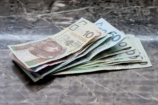 Znaleziono pieniędze na lubelskich Czubach. Policja szuka właściciela - Zdjęcie główne