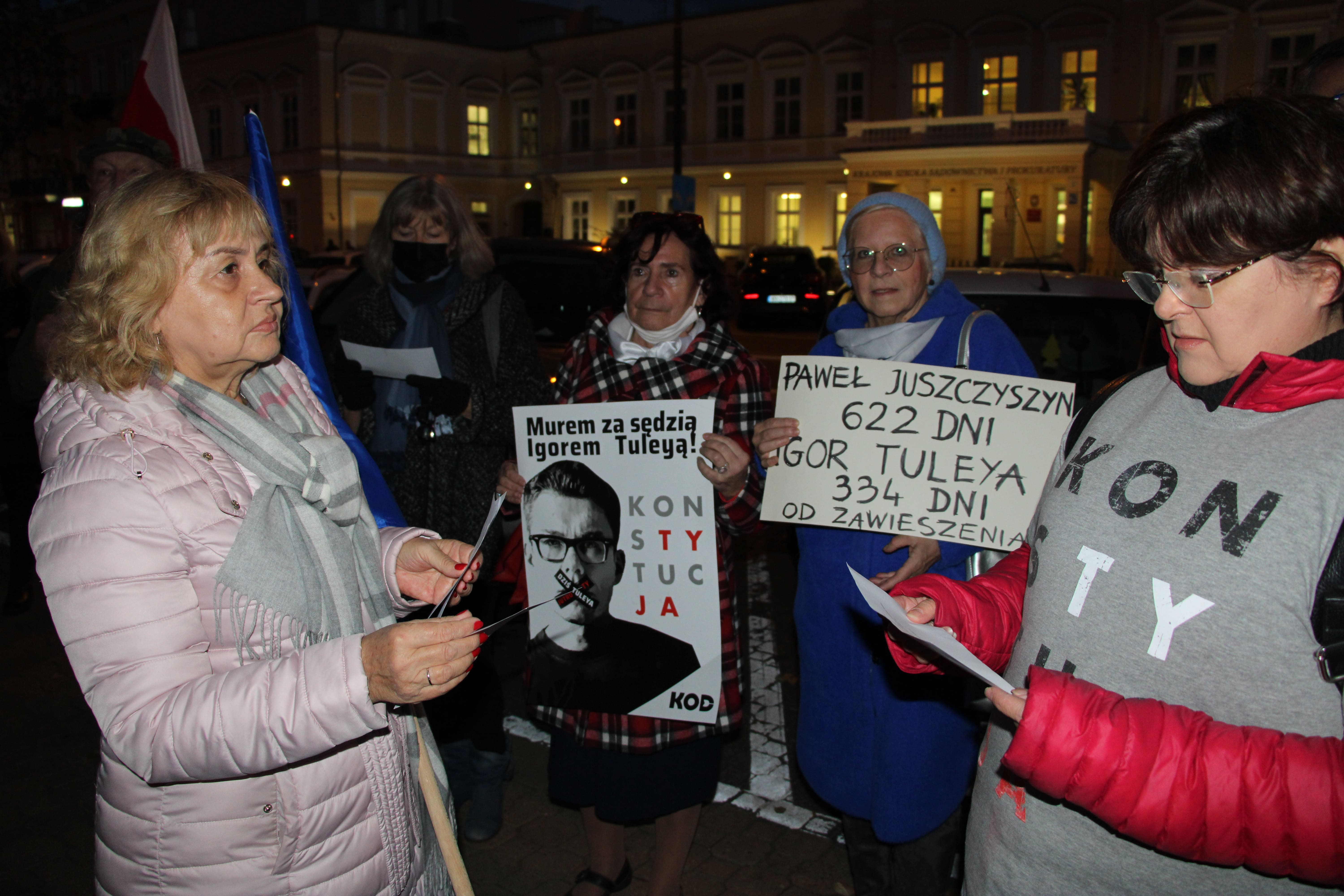 Lublin: Manifestacja "Wspieramy sędziów niezależnych". KOD: Walczymy w słusznej sprawie, więc w końcu tę walkę wygramy [GALERIA, WIDEO] - Zdjęcie główne