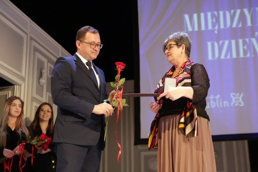 Zofia Kozłowska z Biblioteki w Adamowie nagrodzona medalem za zasługi dla województwa lubelskiego - Zdjęcie główne