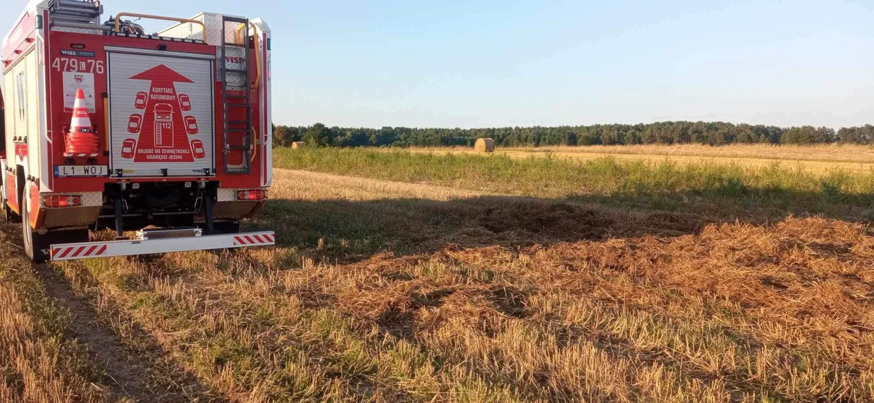 Powiat łukowski. Pożar bel słomy w Wojcieszkowie - Zdjęcie główne