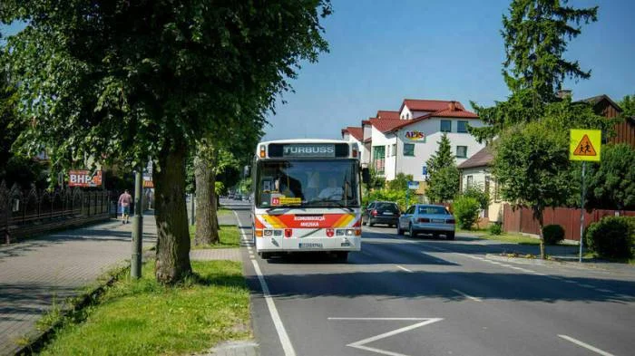 Autobus pojedzie, ale... - Zdjęcie główne