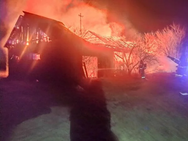 Pożar w Malcanowie. Spłonął budynek gospodarczy - Zdjęcie główne