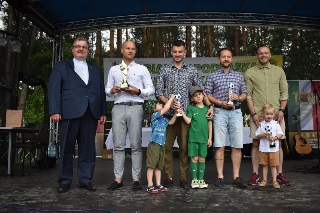 Puchary i wyróżnienia trafiły do najlepszych (zdjęcia) - Zdjęcie główne