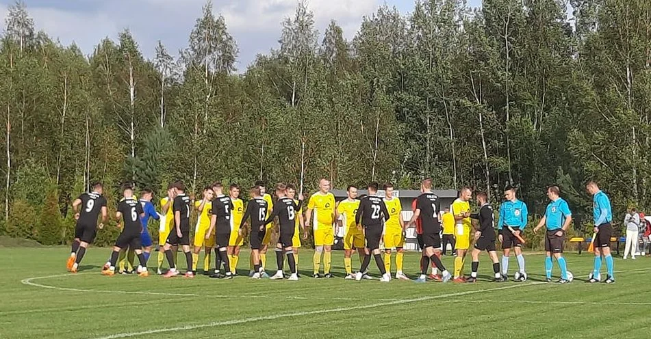 Niespodzianka w Łazach. Strzelali karne. Włodek bohaterem! - Zdjęcie główne