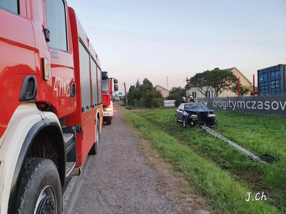 Wypadek w Gołaszynie. Mężczyzna uderzył w słup telekomunikacyjny - Zdjęcie główne