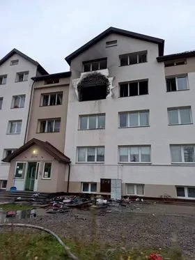 Powiat łukowski: Pożar na drugim piętrze internatu w Adamowie (WIDEO) - Zdjęcie główne