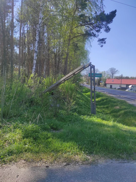 Powiat łukowski: Zerwana linia telefoniczna i pożar. Interweniowali strażacy - Zdjęcie główne