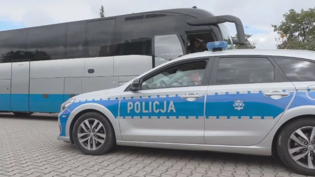 Bezpieczny wyjazd na ferie. Policja skontroluje autobusy - Zdjęcie główne