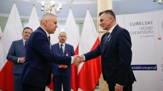 Władysław Karaś odznaczony Srebrnym Krzyżem Zasługi - Zdjęcie główne