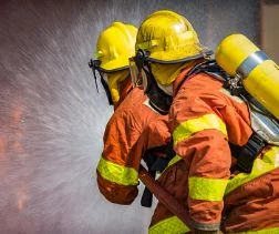 Powiat łukowski: w domu wybuchł pożar. Na miejscu cztery zastępy straży pożarnej - Zdjęcie główne