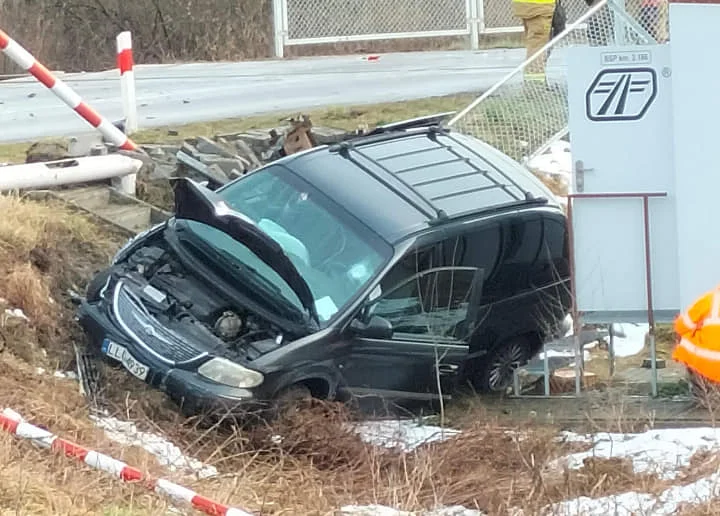 Zderzenie chryslera, volvo i peugeota na Zapowiedniku. Co z kierowcami? - Zdjęcie główne