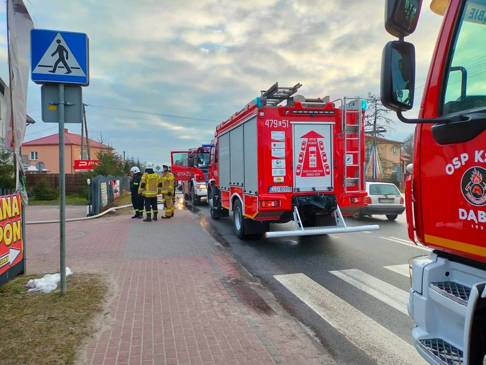 Powiat łukowski: Pożar w sklepie motoryzacyjnym. Interweniowali strażacy - Zdjęcie główne