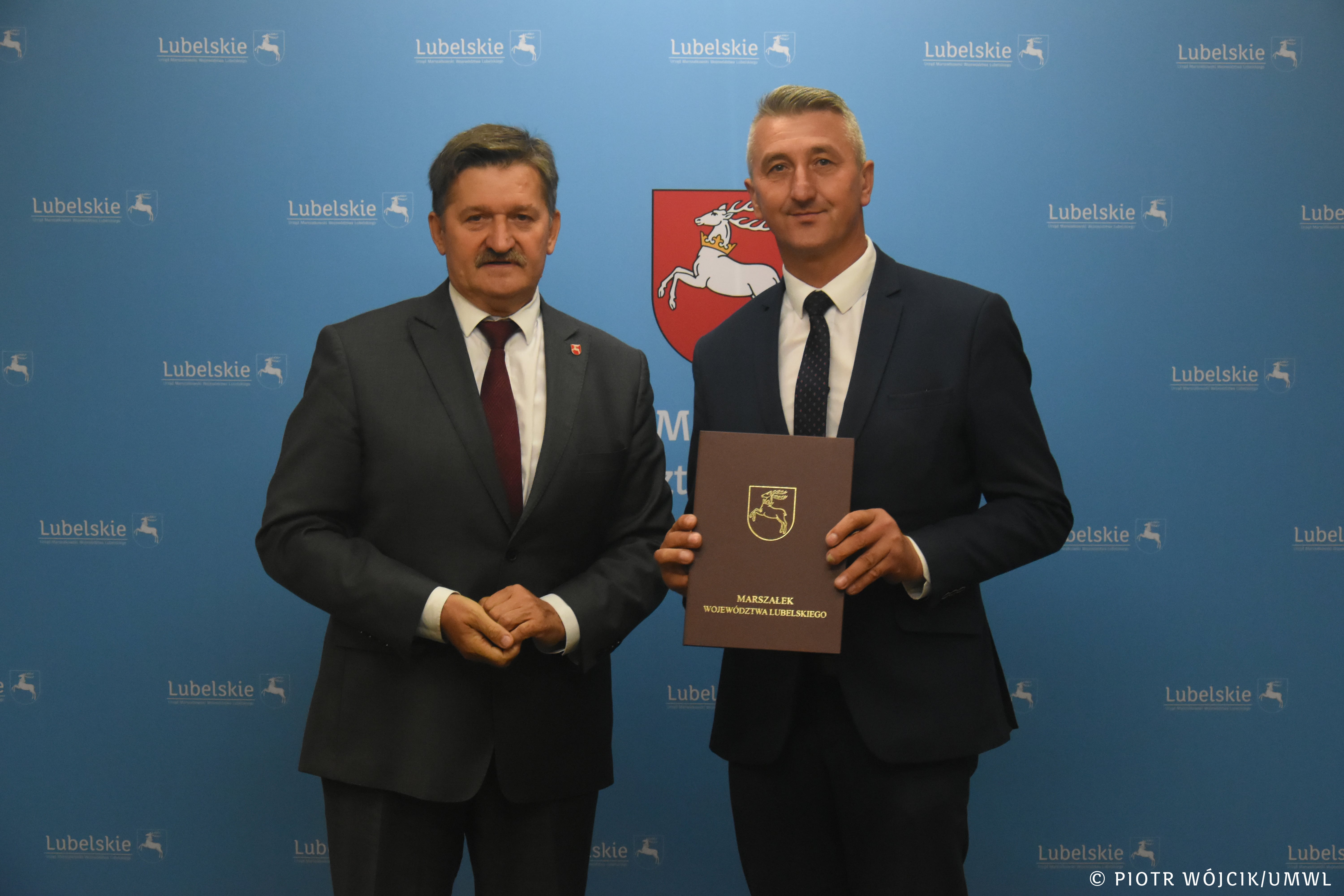 Podpisanie umów na modernizację lub budowę dróg dojazdowych
