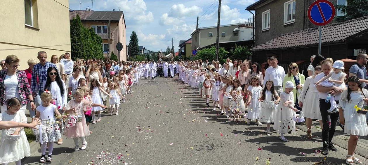 Procesja Bożego Ciała w Łukowie w parafii NMP Matki Kościoła - Zdjęcie główne