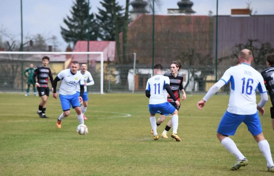 Sześć goli w Łazach. Trener Orła grzmiał po ostatnim gwizdku! - Zdjęcie główne