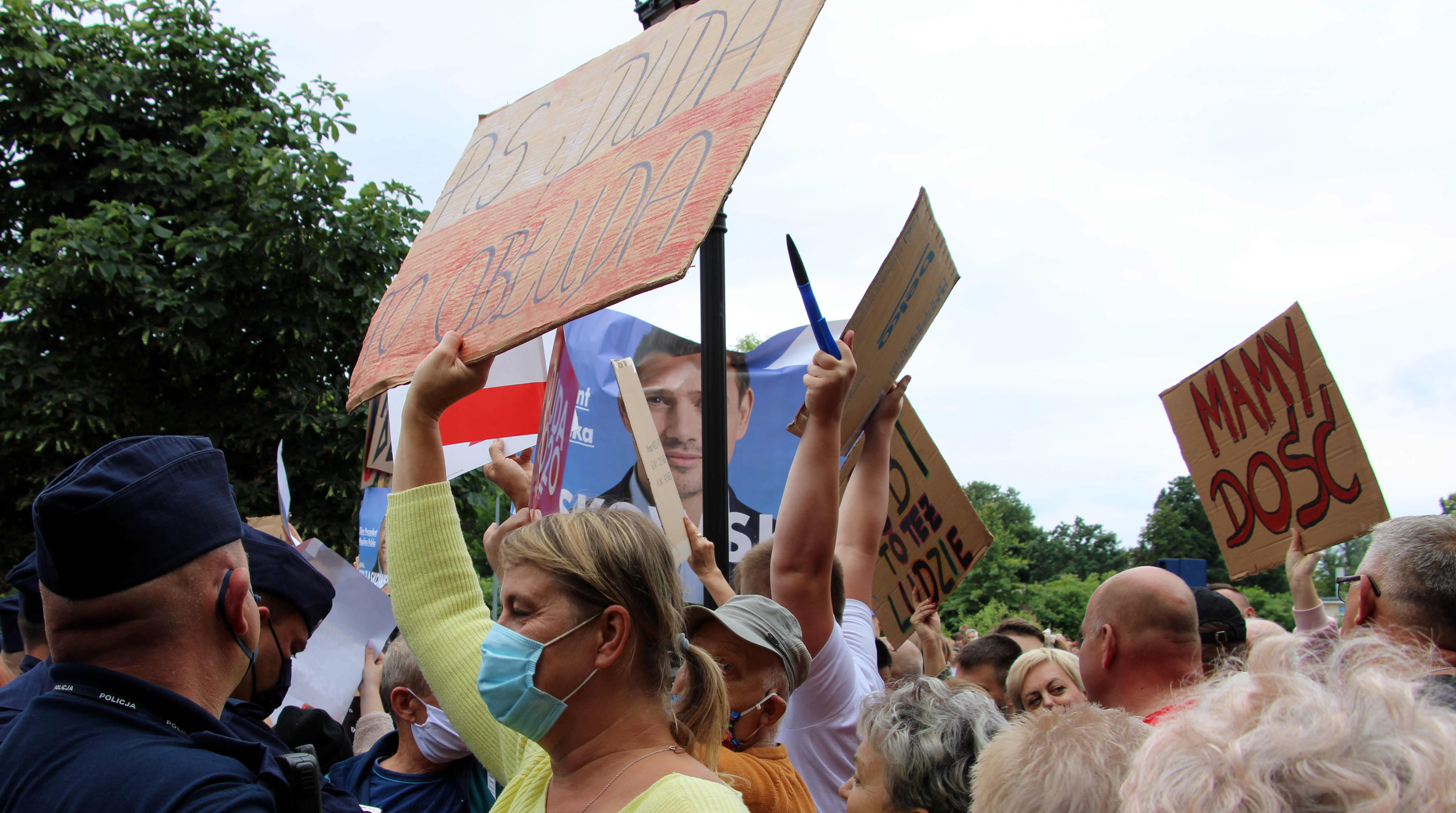 ŁUKÓW: Gorąco na wiecu Prezydenta. "PiS i Duda to obłuda", "Andrzej Duda nasz prezydent" (GALERIA) - Zdjęcie główne