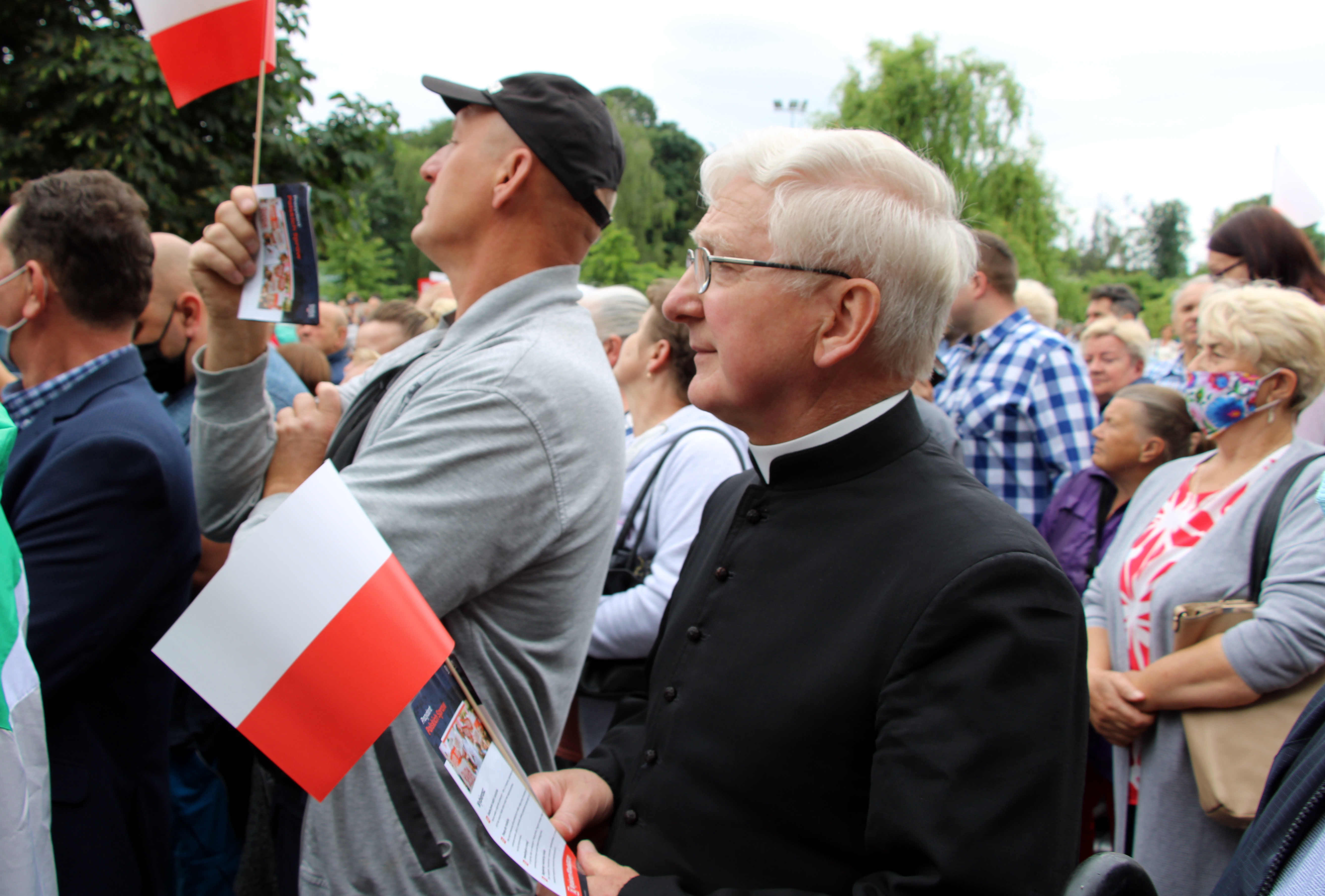 Wśród uczestników wiecu był Ks. Zygmunt Głębicki, emerytowany proboszcz parafii Trójcy Świętej w Staninie.