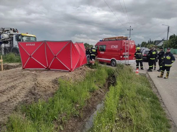 Tragiczny wypadek w Łazach. Operator pompy wciąż poszukiwany  - Zdjęcie główne