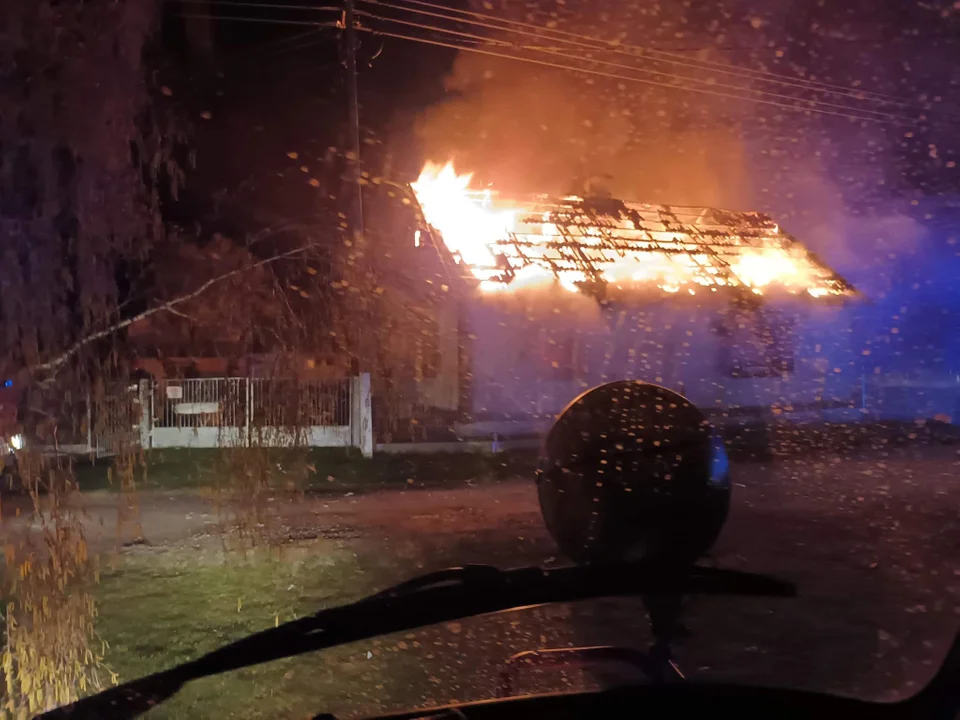 Palił się dom w Woli Bystrzyckiej.Zginął 87-letni mężczyzna - Zdjęcie główne
