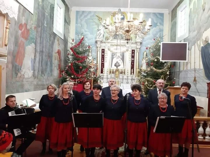 Wykonawcy zaśpiewali kolędy i pastorałki. 