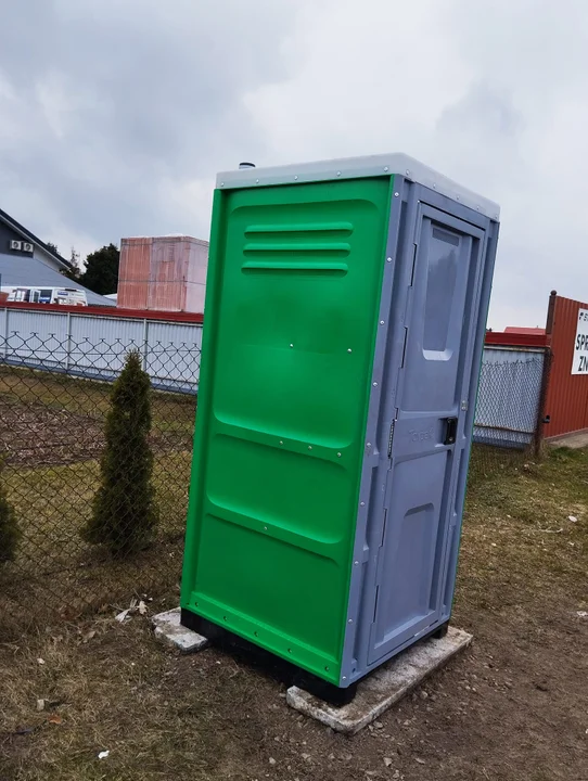 Przy cmentarzach gminy Stanin ustawiono toalety typu toi toi - Zdjęcie główne