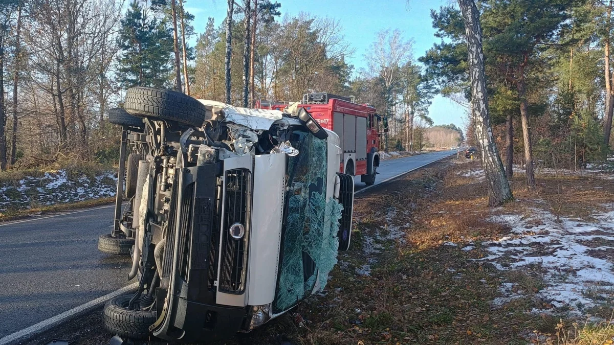 Wypadek w Jedlance. Policja: To kierująca oplem wymusiła pierwszeństwo [ZDJĘCIA] - Zdjęcie główne