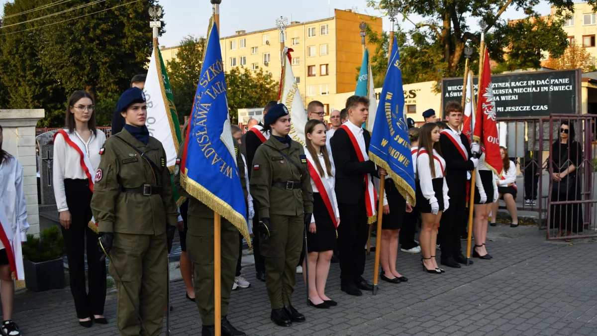 Upamiętnili ofiary sowieckiego terroru. Obchody na cmentarzu Świętego Rocha - Zdjęcie główne