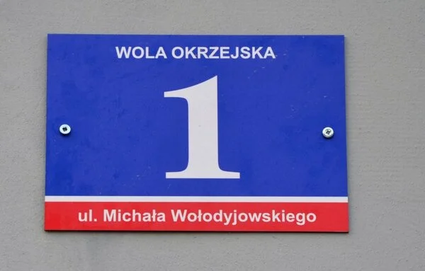 W Woli Okrzejskiej ulice mają nowe nazwy. Gospodarze montują tabliczki  - Zdjęcie główne