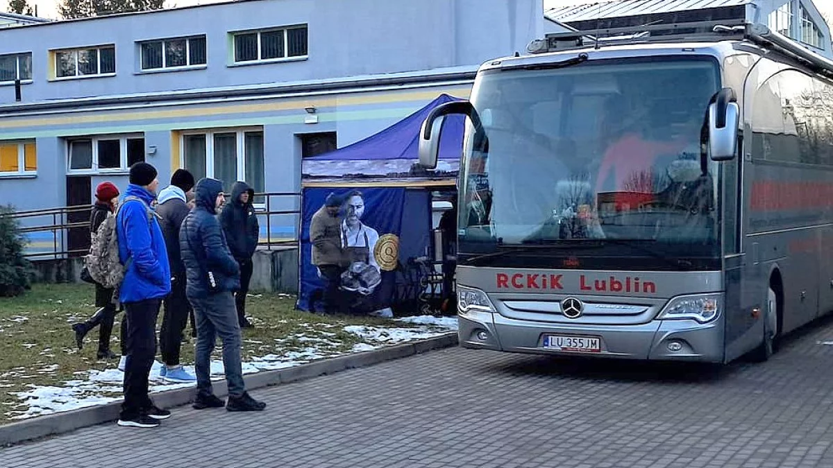 Oddawali krew przy „Czwórce”. 27 osób podzieliło się cennym darem - Zdjęcie główne