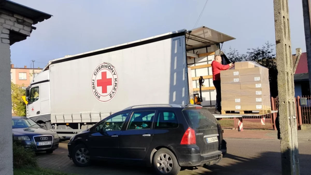 7 ton żywności trafiło do najbardziej potrzebujących. Paczki żywnościowe z PCK Lublin. - Zdjęcie główne