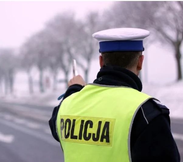 17-latek jechał golfem siostry, skończył z zakazem kierowania pojazdami. A siostra z mandatem - Zdjęcie główne