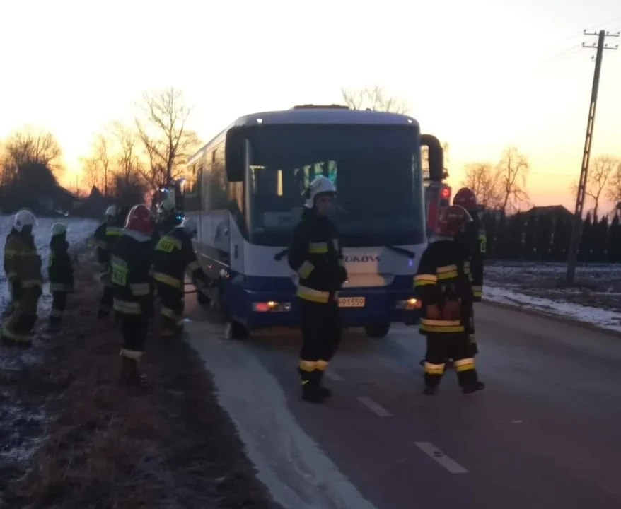 Nad ranem zapalił się autobus w Burcu - Zdjęcie główne